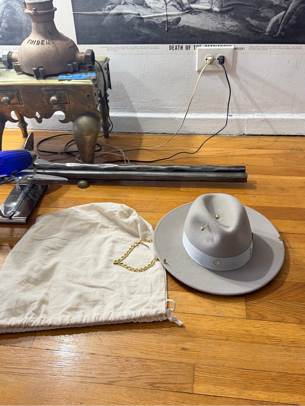 Women’s Wide-Brim Wool Fedora Hat in Light Gray with White Band